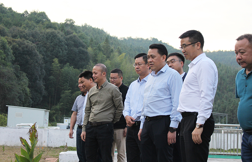 岑溪市稀土產業(yè)發(fā)展與礦山綜合治理考察組一行先后到我司龍南黃沙、定南上下營稀土尾水項目調研